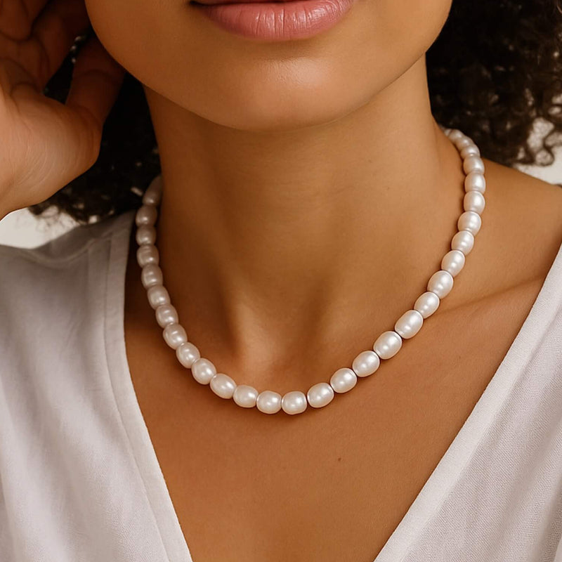 Woman wearing a white baroque natural pearl necklace 